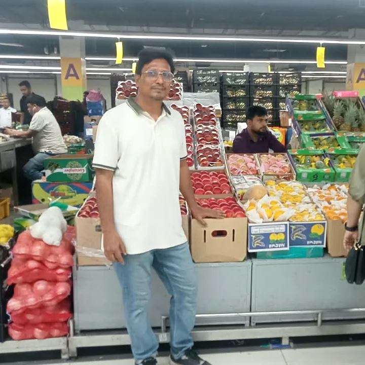 Imported apple cartons at Al Aweer Market Section A, Dubai